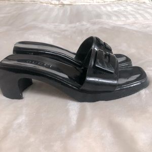 Gucci black wood & patent leather slip on sandals